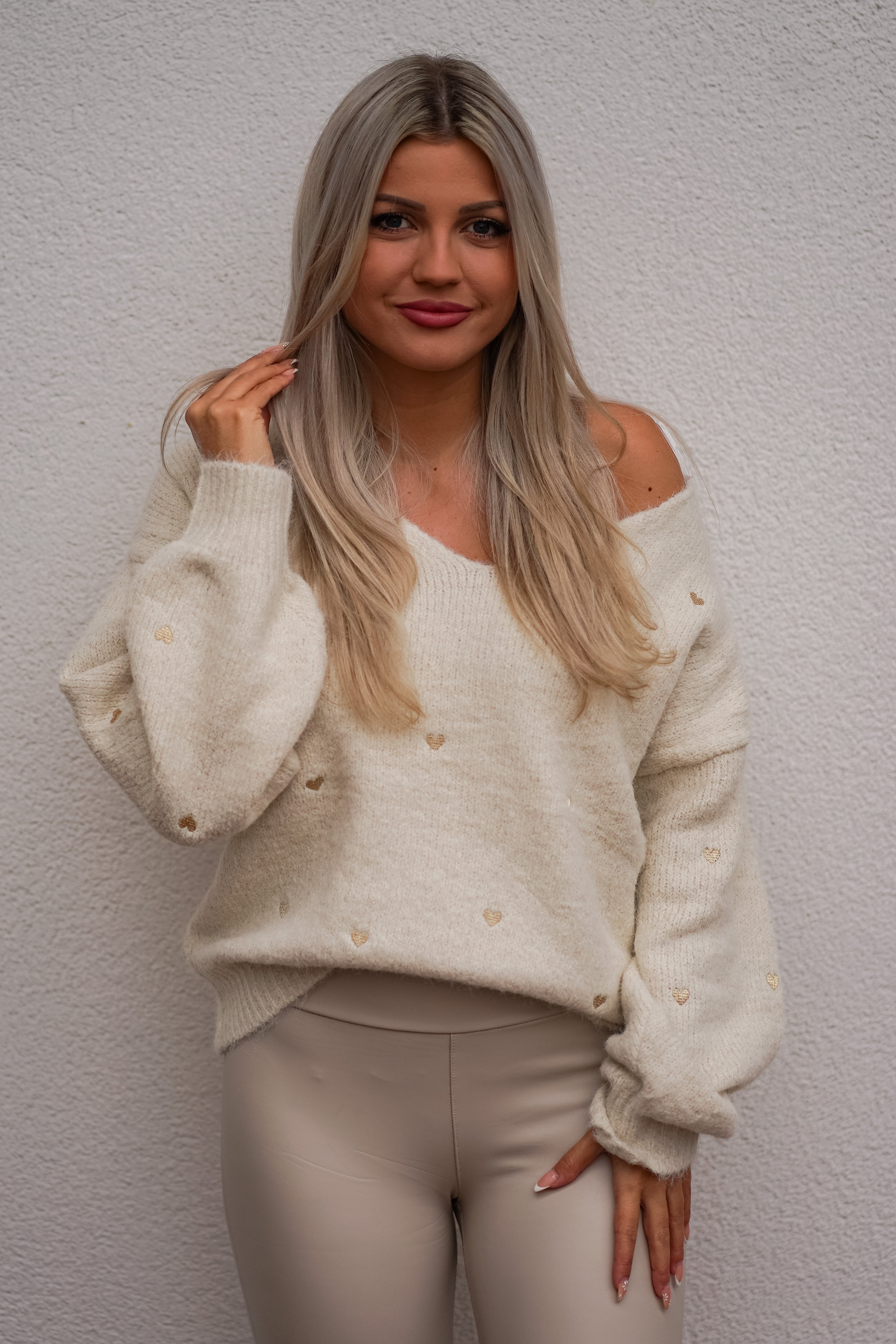 Pullover mit Herzstickerei