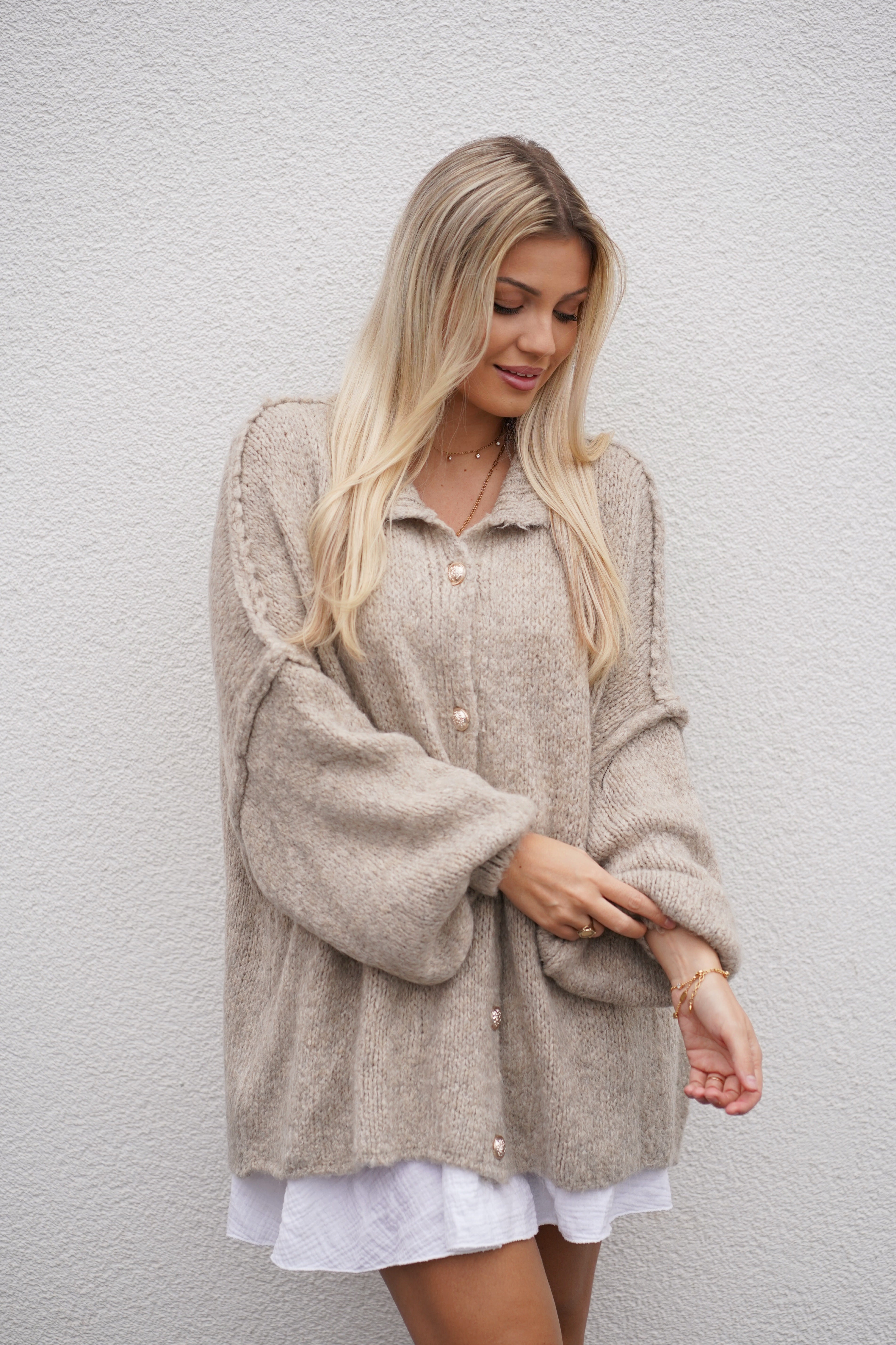 Oversize Strickjacke mit Knöpfen