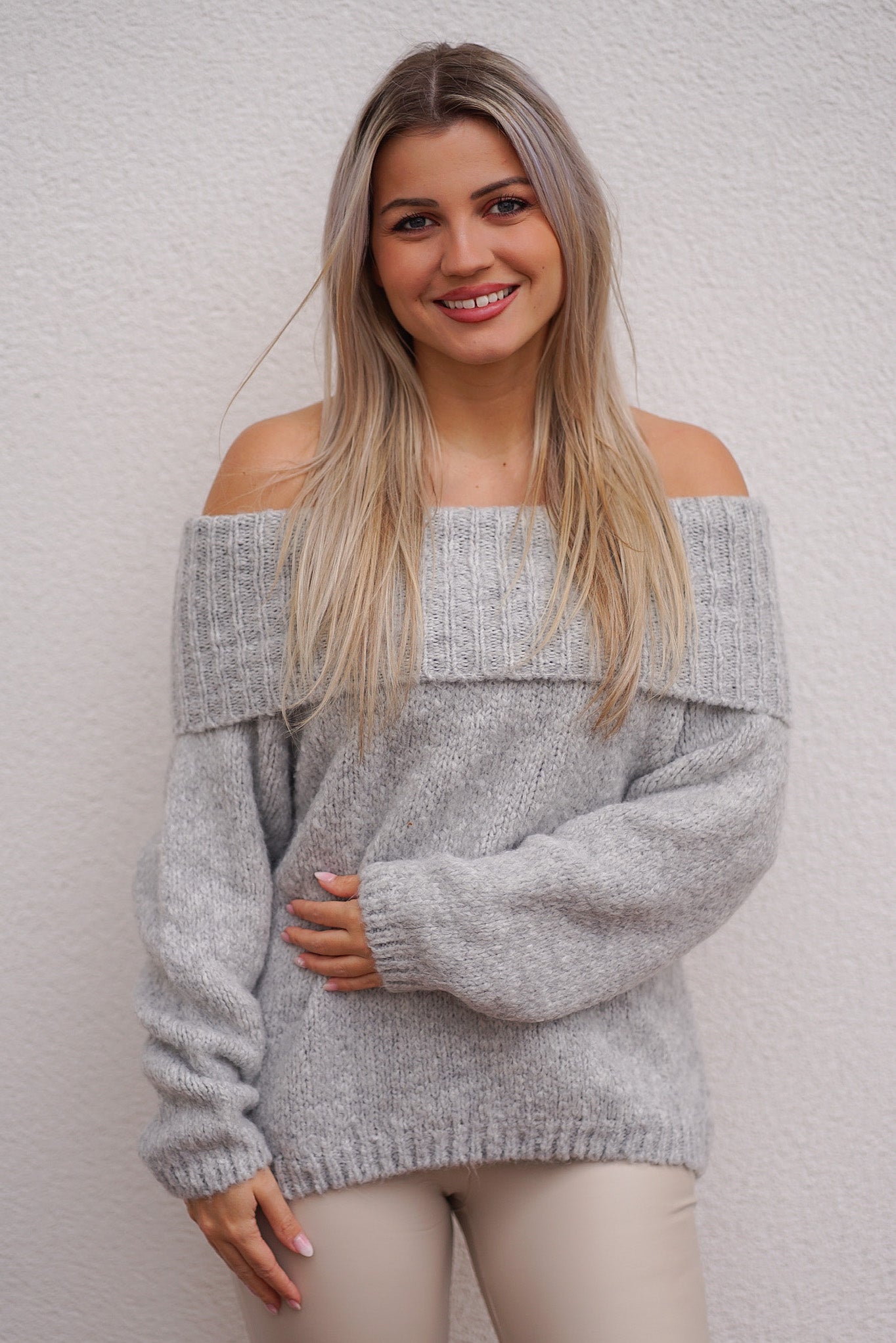 Off-Shoulder Pullover – KUINI - Main Image