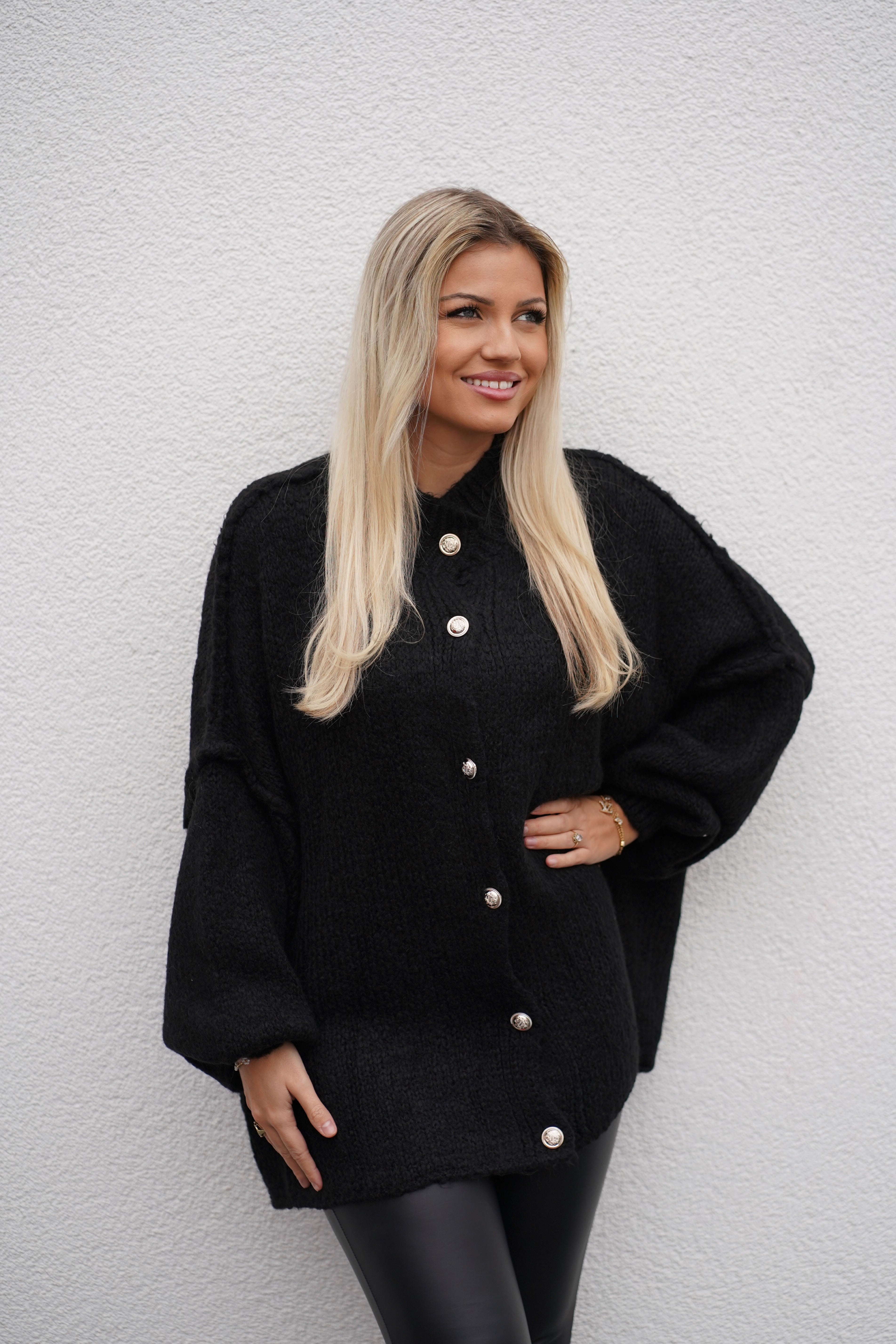 Oversize Strickjacke mit Knöpfen