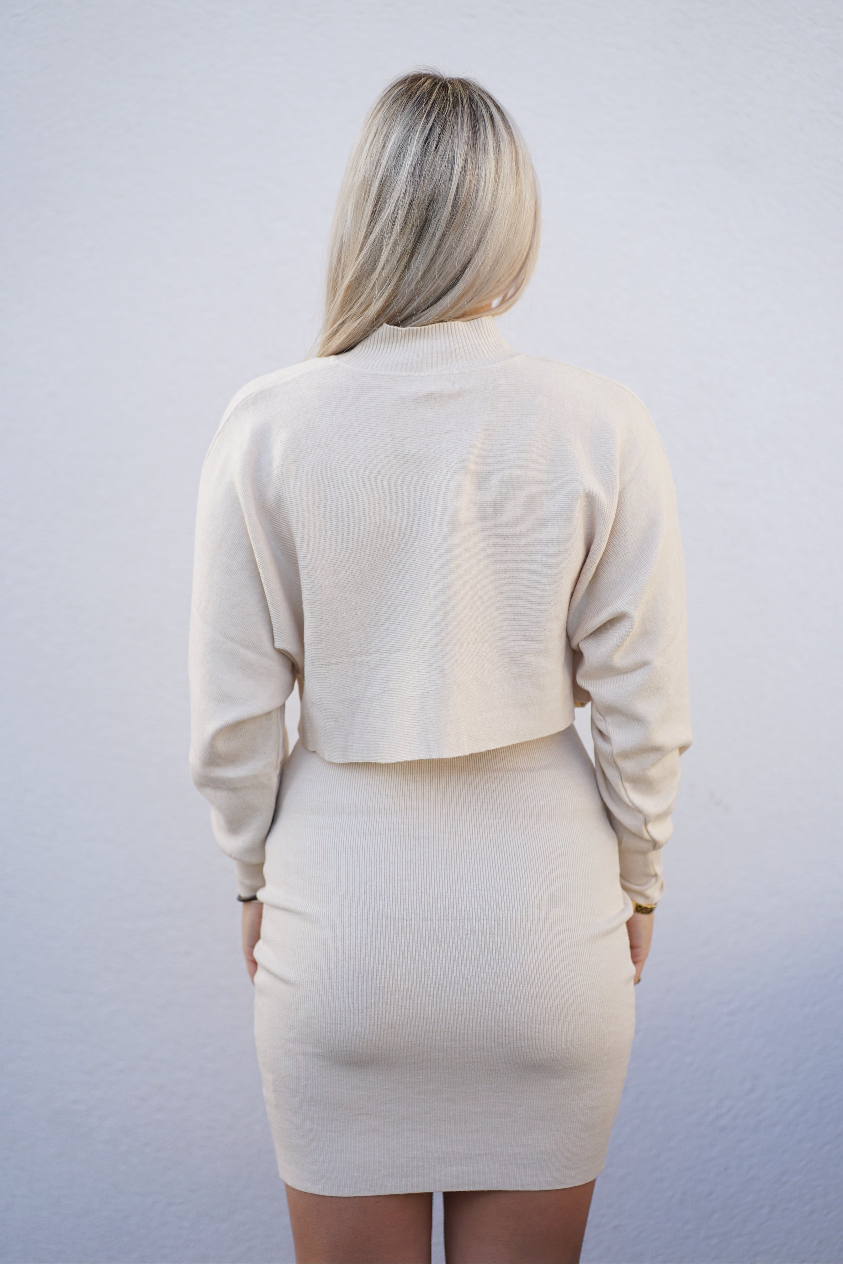 Zweiteiler Kleid mit cropped Pullover
