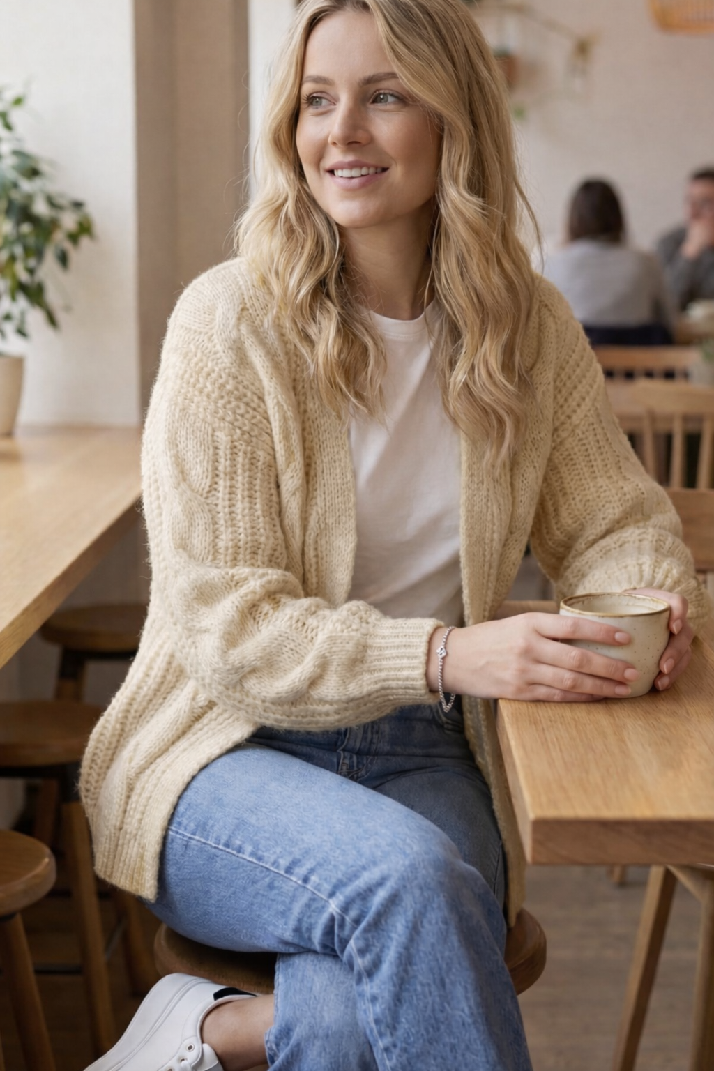 Strickcardigan im Zopfmuster