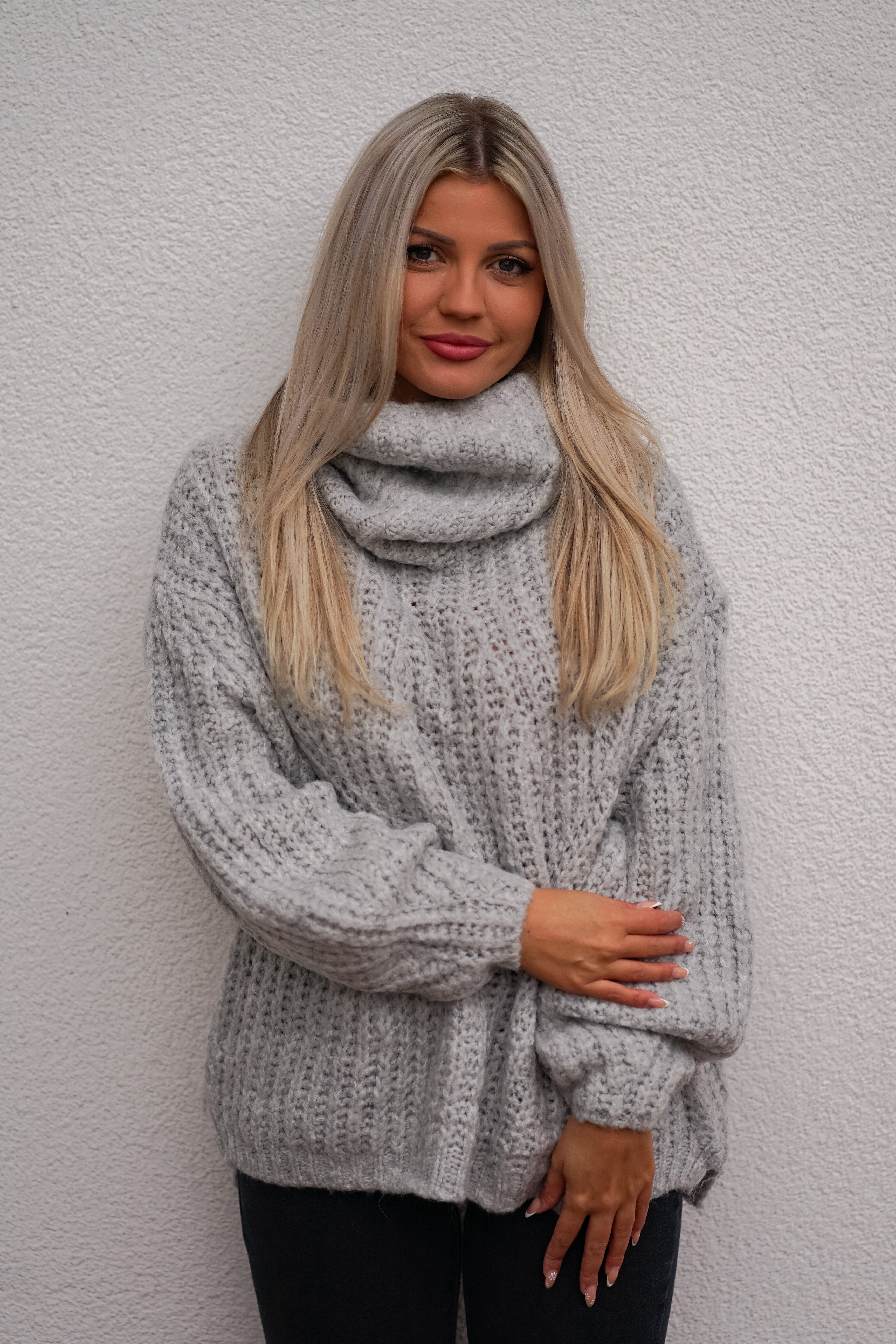 langer Pullover mit Rollkragen
