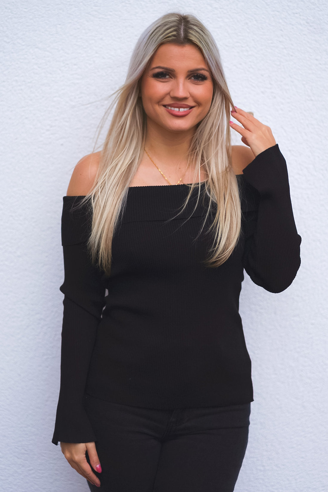 Off-Shoulder Longsleeve