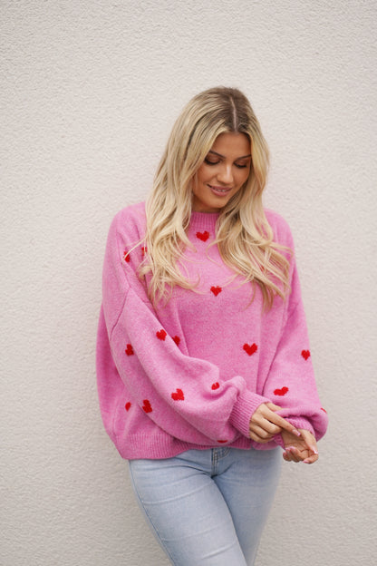 Pullover mit roten Herzen