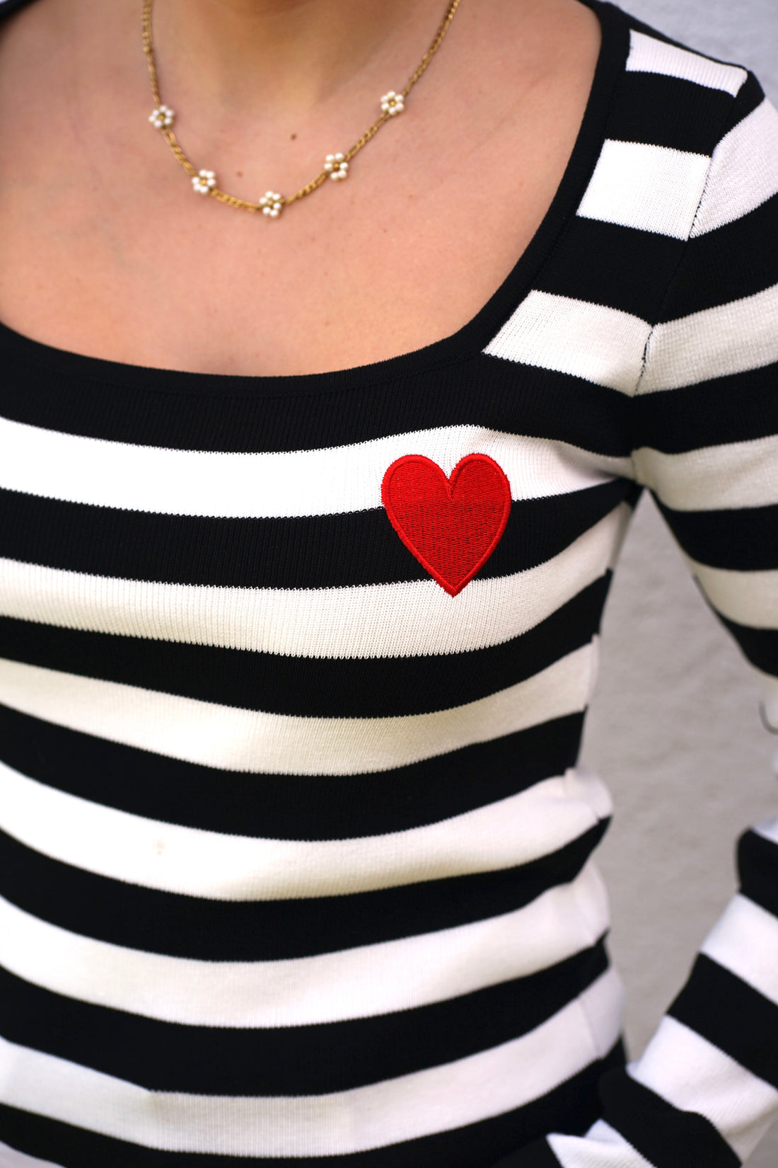 Gestreiftes Langarmshirt mit Herz