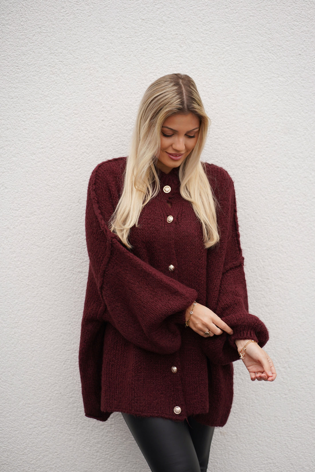 Oversize Strickjacke mit Knöpfen