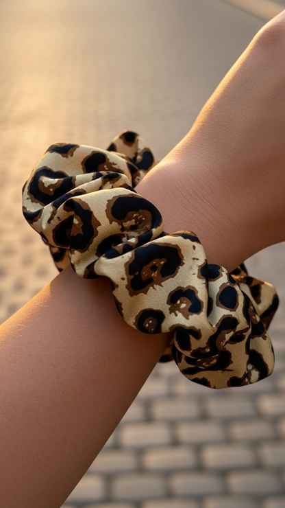 Satin-Haargummi „Wild Chic“