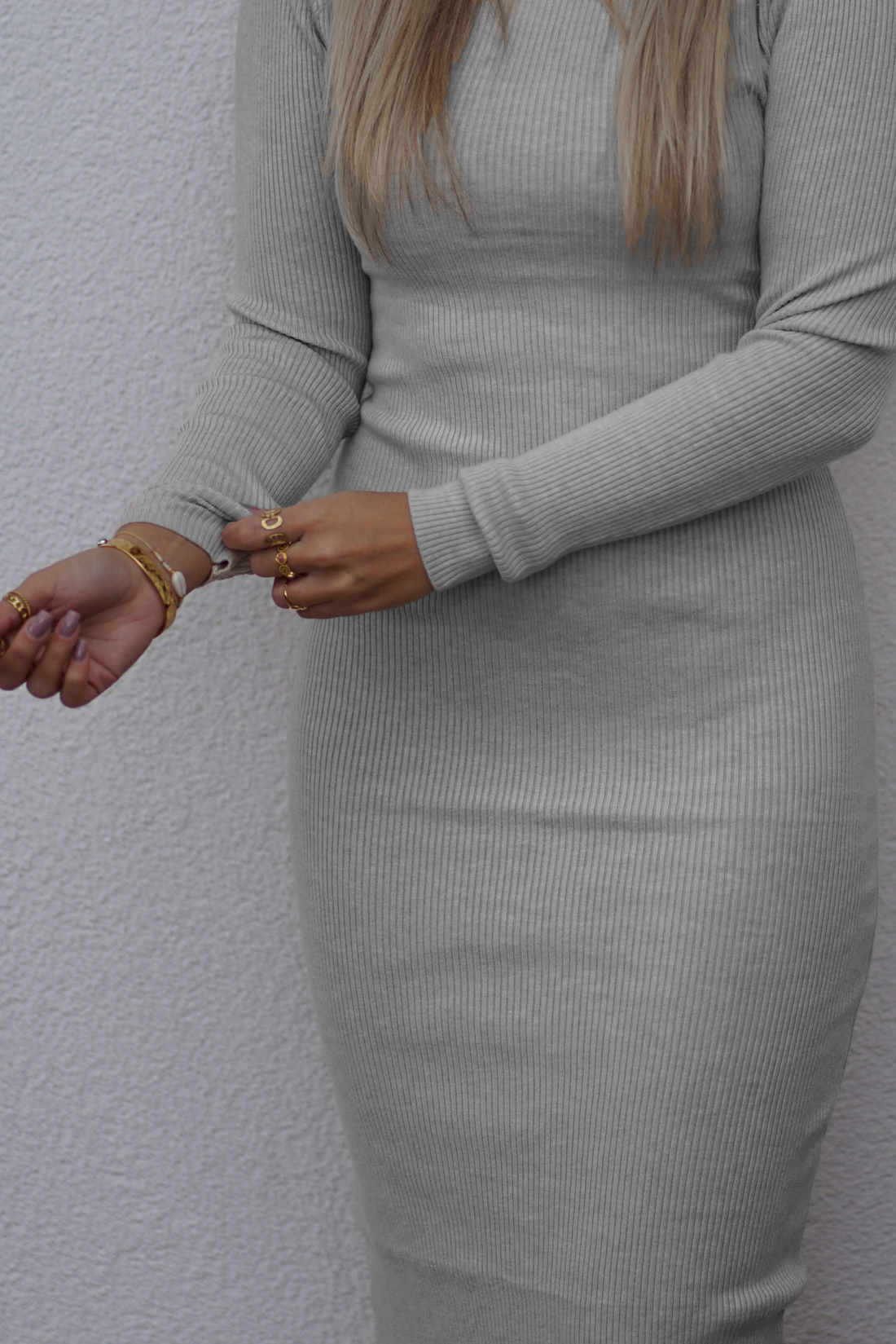 langes Strickkleid mit hohem Ausschnitt