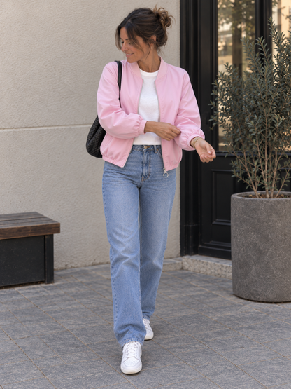 Kurze Bomberjacke mit Ring-Zipper in Rosa, offene Ansicht