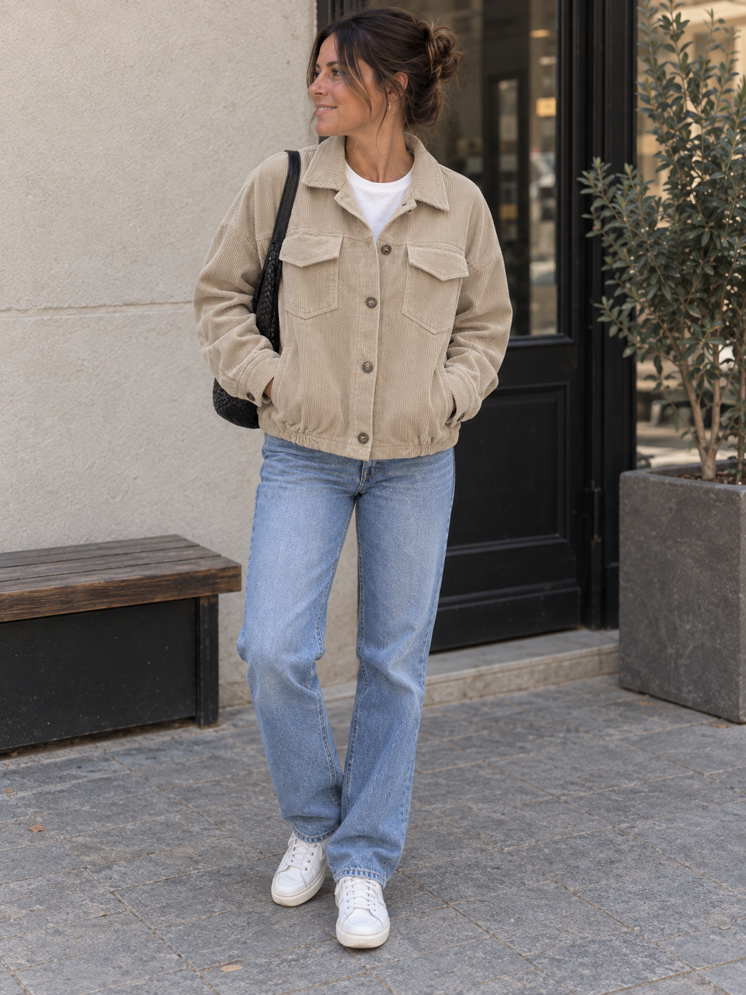 Cordjacke mit Brusttaschen – geschlossen