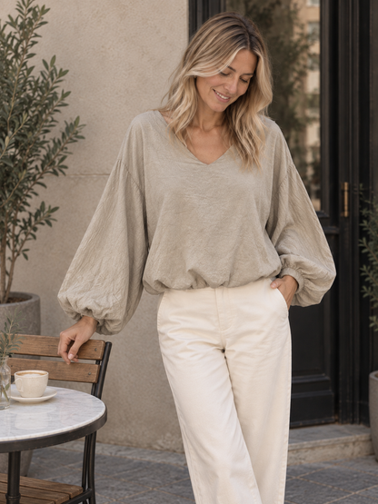 Oversize-Bluse mit Ballonärmeln in Taupe – Portraitansicht