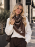 Brauner Paisley-Schal mit Fransen – Stylingansicht