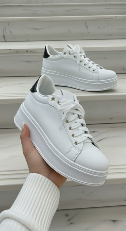 Plateau Sneaker „White Classic“ – Weiß mit schwarzem Detail